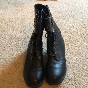 Combat boots